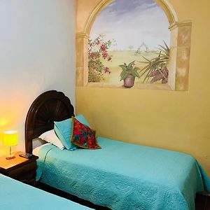 Habitación Estándar con 2 Camas Individuales